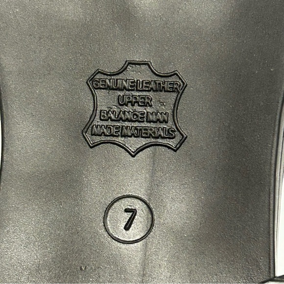 Leather Craft By Fashion Tradition Julia White Slip On Sandals Sz 7 NWOT - Picture 3 of 4